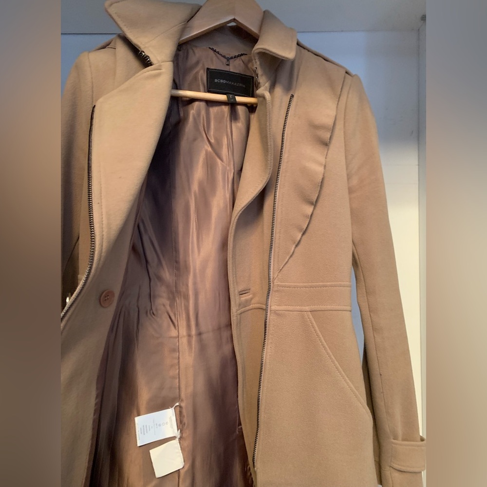 BCBGMAXAZRIA Fayette Ruffle Woven Trench Dress Coat in Sand Tan XS - Picture 3 of 8